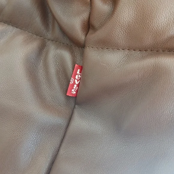 Levi's Chocolate Brown Puffer Vest With Belt Womens Size Small NWOT - Picture 15 of 15